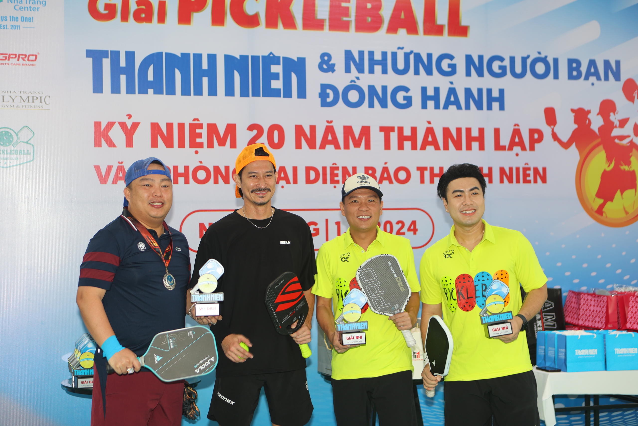 Diễn viên Huy Khánh, ca sĩ Akira Phan 'cháy' hết mình cùng giải pickleball đầy ý nghĩa- Ảnh 1. Diễn viên Huy Khánh, ca sĩ Akira Phan 'cháy' hết mình cùng giải pickleball đầy ý nghĩa- Ảnh 1.