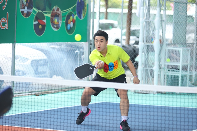 Diễn viên Huy Khánh, ca sĩ Akira Phan 'cháy' hết mình cùng giải pickleball đầy ý nghĩa- Ảnh 9. Diễn viên Huy Khánh, ca sĩ Akira Phan 'cháy' hết mình cùng giải pickleball đầy ý nghĩa- Ảnh 9.
