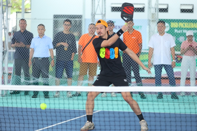 Diễn viên Huy Khánh, ca sĩ Akira Phan 'cháy' hết mình cùng giải pickleball đầy ý nghĩa- Ảnh 6. Diễn viên Huy Khánh, ca sĩ Akira Phan 'cháy' hết mình cùng giải pickleball đầy ý nghĩa- Ảnh 6.