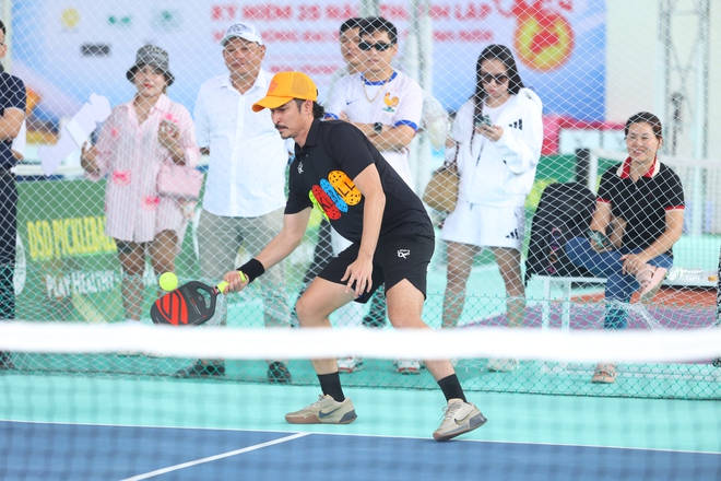 Diễn viên Huy Khánh, ca sĩ Akira Phan 'cháy' hết mình cùng giải pickleball đầy ý nghĩa- Ảnh 7. Diễn viên Huy Khánh, ca sĩ Akira Phan 'cháy' hết mình cùng giải pickleball đầy ý nghĩa- Ảnh 7.