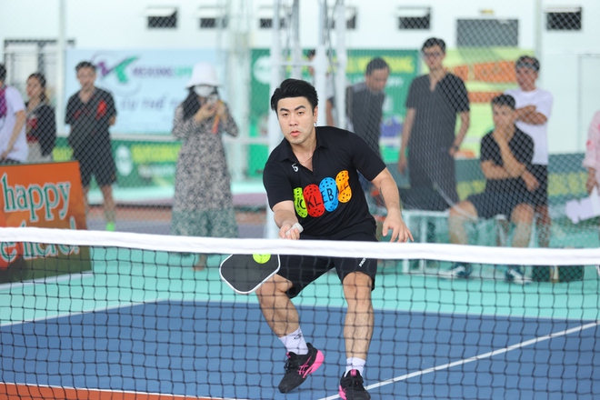 Diễn viên Huy Khánh, ca sĩ Akira Phan 'cháy' hết mình cùng giải pickleball đầy ý nghĩa- Ảnh 10. Diễn viên Huy Khánh, ca sĩ Akira Phan 'cháy' hết mình cùng giải pickleball đầy ý nghĩa- Ảnh 10.